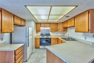 587 Sellers Pl in Henderson, NV - Building Photo - Building Photo