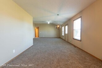 709 S Pinewood Ln in Nixa, MO - Building Photo - Building Photo