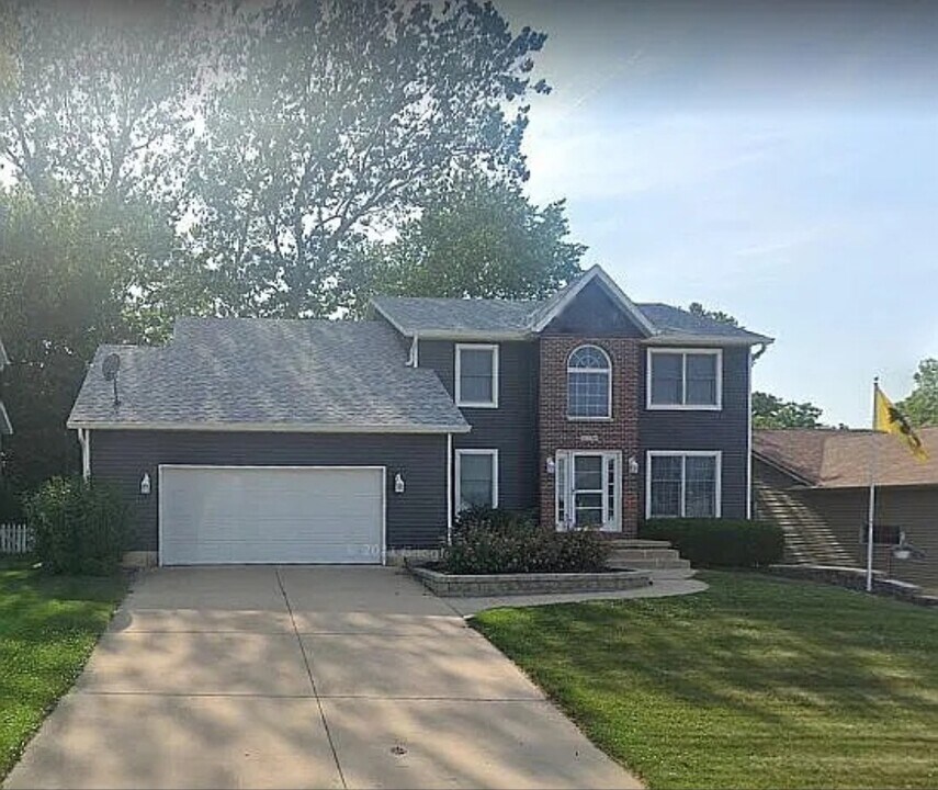 2730 Duggleby St in Davenport, IA - Building Photo