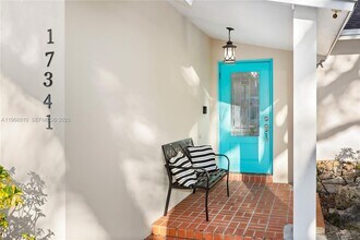 17341 SW 74th Ave in Palmetto Bay, FL - Building Photo - Building Photo