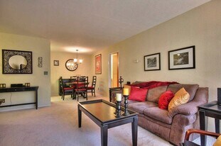 309 Tradewinds Drive, Unit Apt 12 in San Jose, CA - Building Photo