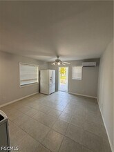 14713 Kimberly Ln, Unit 1 in Ft. Myers, FL - Foto de edificio - Building Photo