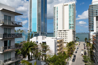 Bahia Biscayne in Miami, FL - Foto de edificio - Building Photo