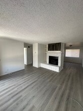 12238 Kiowa Rd in Apple Valley, CA - Building Photo - Building Photo