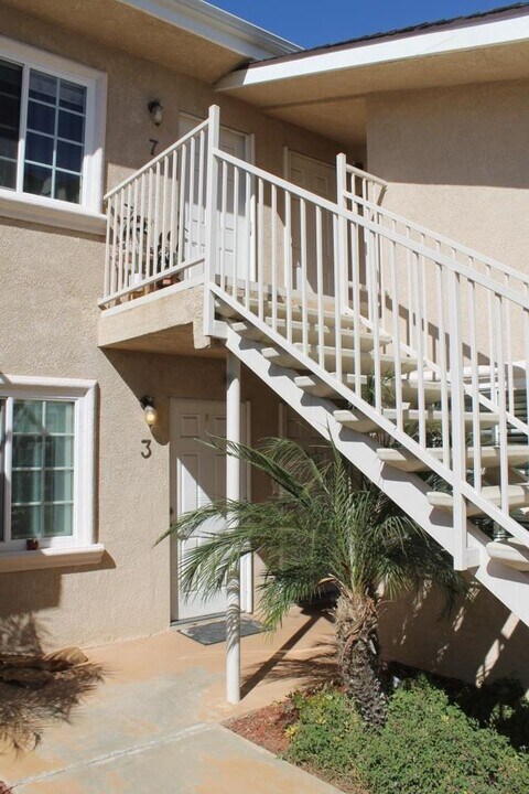7440 Mesa College Dr in San Diego, CA - Building Photo