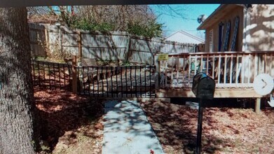 832 W Eagle St in Fayetteville, AR - Foto de edificio - Building Photo