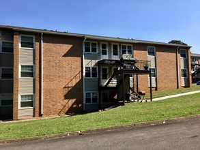 Pine Forest Apartments in Cleveland, TN - Building Photo - Building Photo