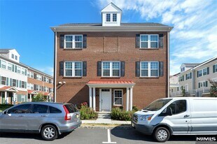 104 W Ramsey Terrace in Fair Lawn, NJ - Building Photo
