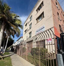 138 S Westmoreland Ave in Los Angeles, CA - Building Photo - Building Photo