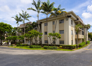 Legacy at Pinecrest in Miami, FL - Building Photo - Building Photo