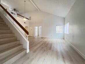 10001 Dove Ridge Dr in Las Vegas, NV - Building Photo - Building Photo