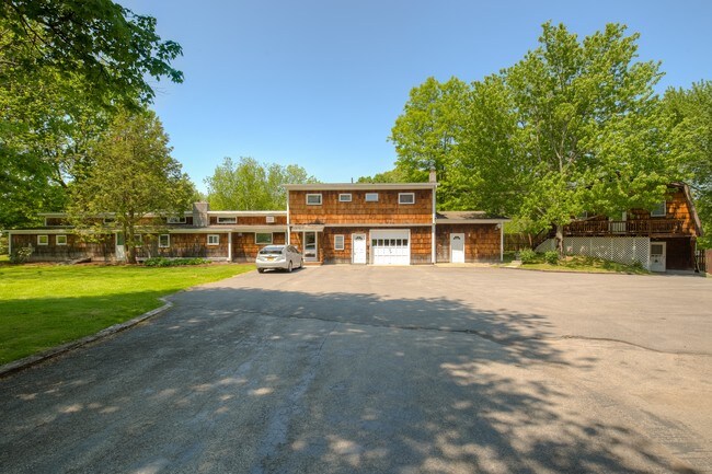 1429 Route 9 in Tivoli, NY - Foto de edificio - Building Photo