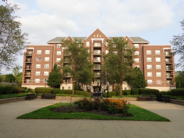 property at 410 W Mahogany Ct