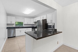 1515 N Federal Hwy in Lake Worth Beach, FL - Building Photo