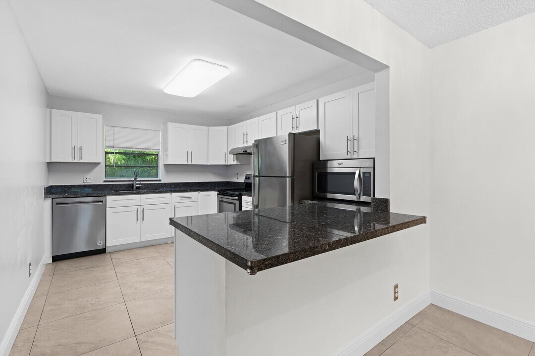 1515 N Federal Hwy in Lake Worth Beach, FL - Building Photo