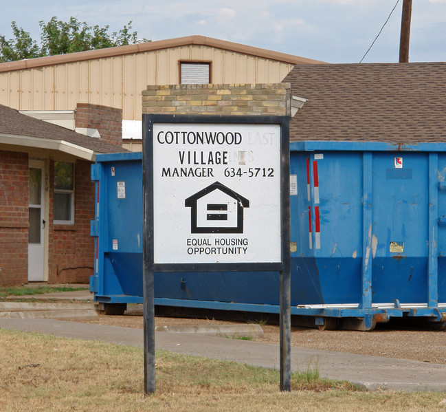 Cottonwood Village in Lorenzo, TX - Building Photo - Building Photo