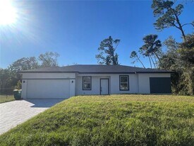1401 Newton St in Port Charlotte, FL - Building Photo