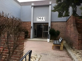 7461 Blackburn Ave, Unit #201 in Downers Grove, IL - Building Photo