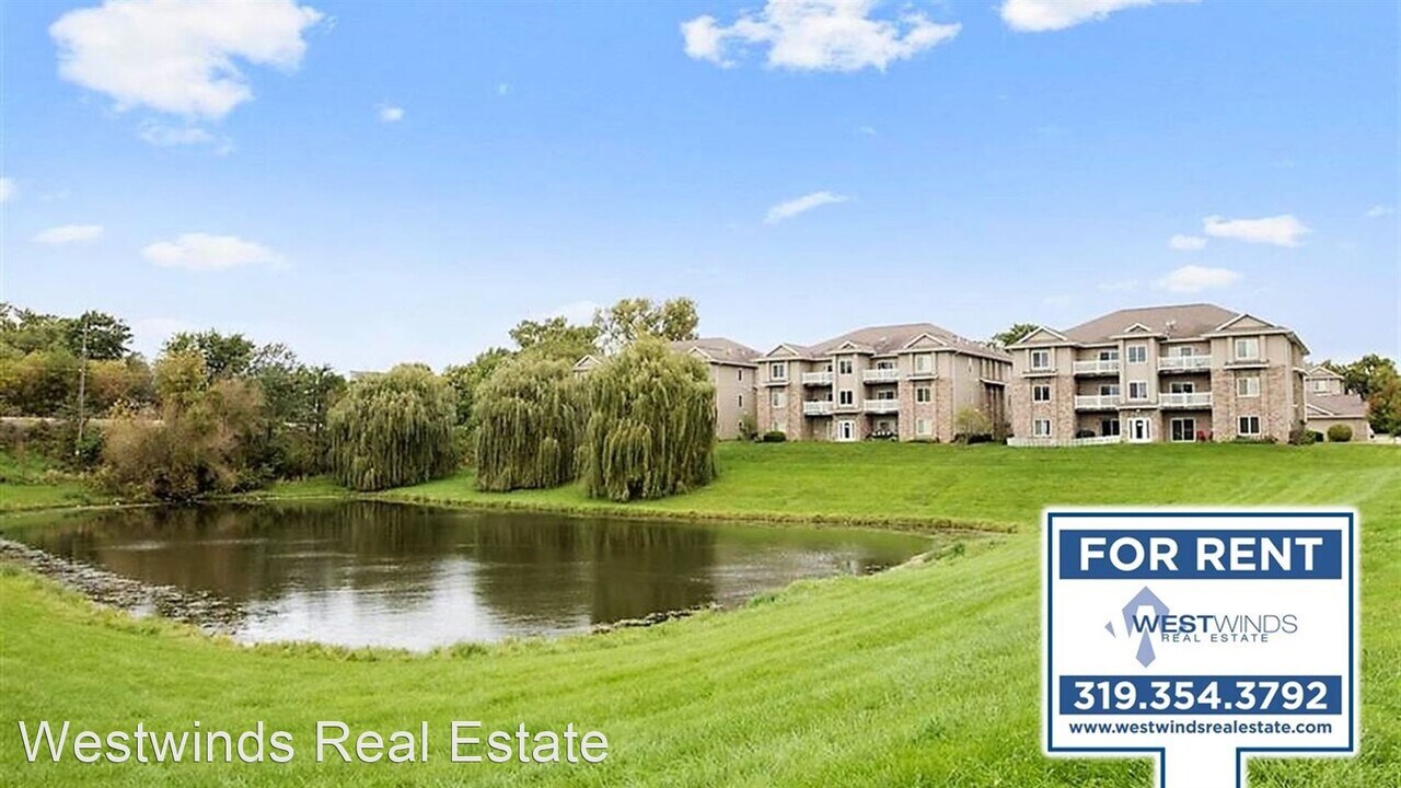 240 Sadler Ln in North Liberty, IA - Building Photo