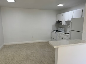 935 SW 71st Ave in Miami, FL - Building Photo - Building Photo