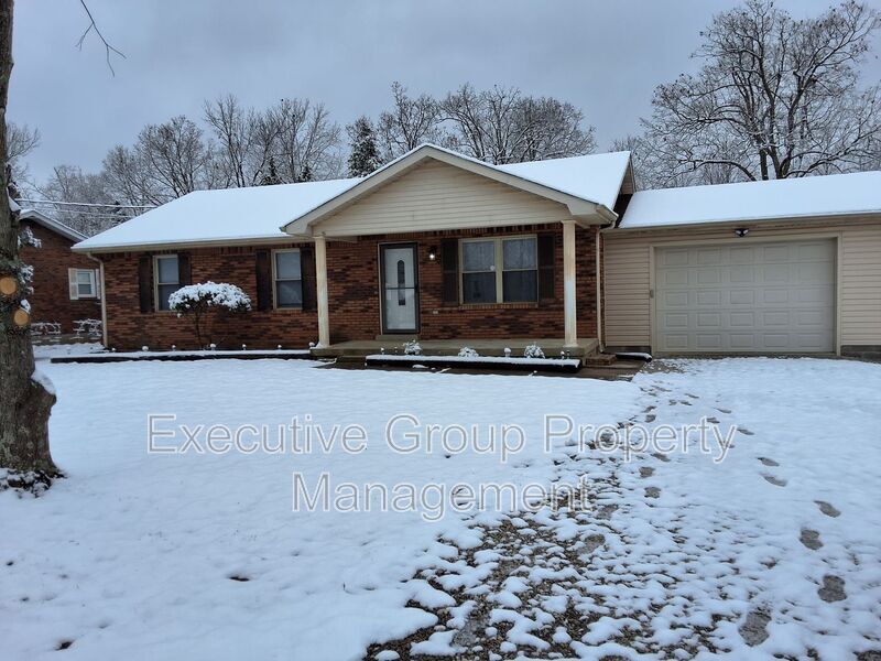 1800 Preston St in Radcliff, KY - Building Photo