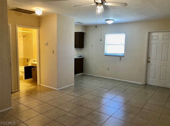 704 SE 46th Ln in Cape Coral, FL - Building Photo - Building Photo