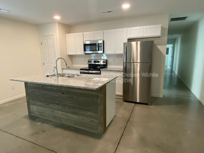 1514 N Madison Ave in Wichita, KS - Foto de edificio - Building Photo