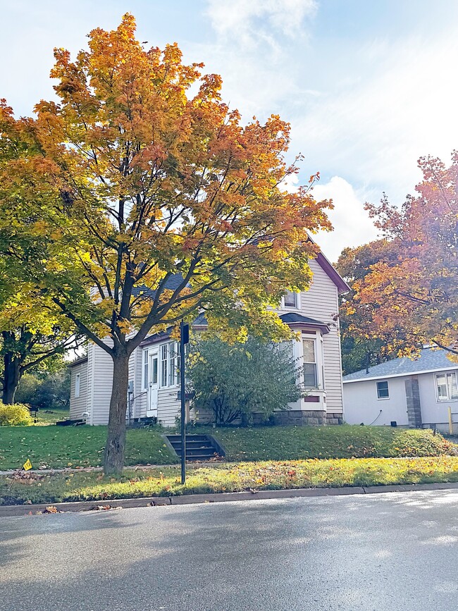 property at 1115 Emmet St