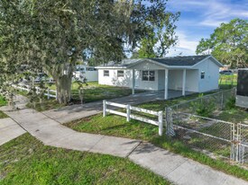 739 Ellerbe Way in Lakeland, FL - Building Photo