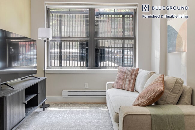 515 W 47th St in New York, NY - Building Photo - Building Photo