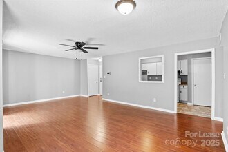 7984 Shady Oak Trail in Charlotte, NC - Foto de edificio - Building Photo