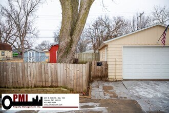 7051 Holdrege St in Lincoln, NE - Building Photo - Building Photo