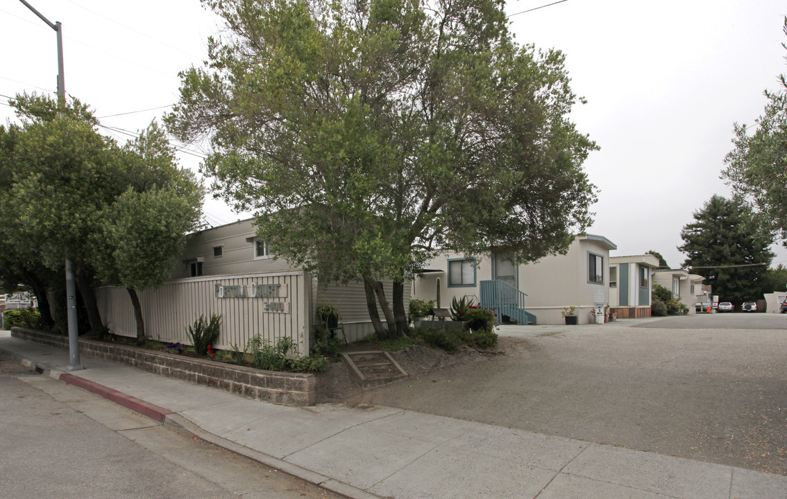 Portola Court in Santa Cruz, CA - Building Photo