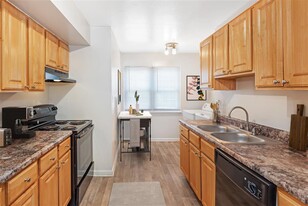 Rivers Landing in Hampton, VA - Building Photo