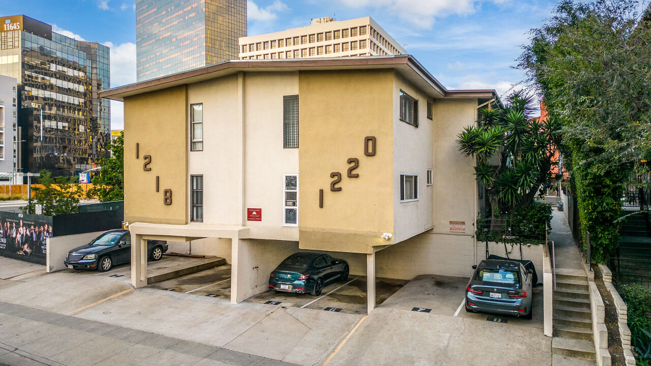 South Barrington Apartments in Los Angeles, CA - Building Photo