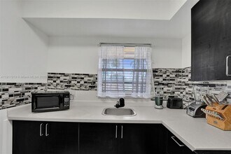 3530 NW 43rd Ave in Lauderdale Lakes, FL - Building Photo - Building Photo