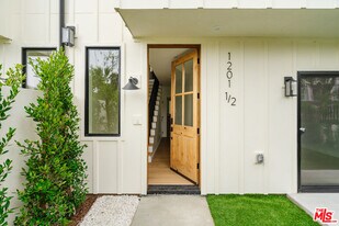 1201 N McCadden Pl in Los Angeles, CA - Building Photo