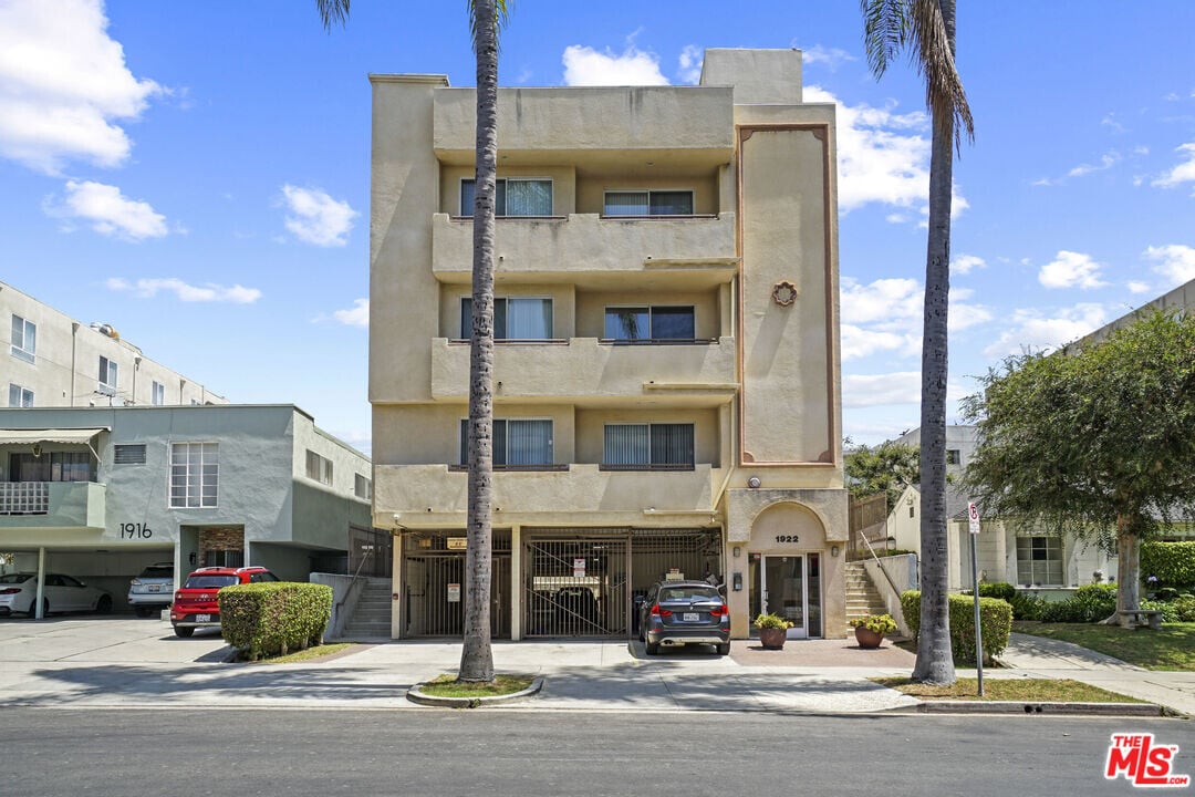 1922 Selby Ave in Los Angeles, CA - Building Photo