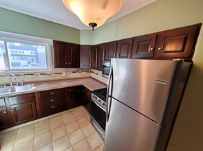 93 Meridian St, Unit 1 in Melrose, MA - Building Photo - Building Photo