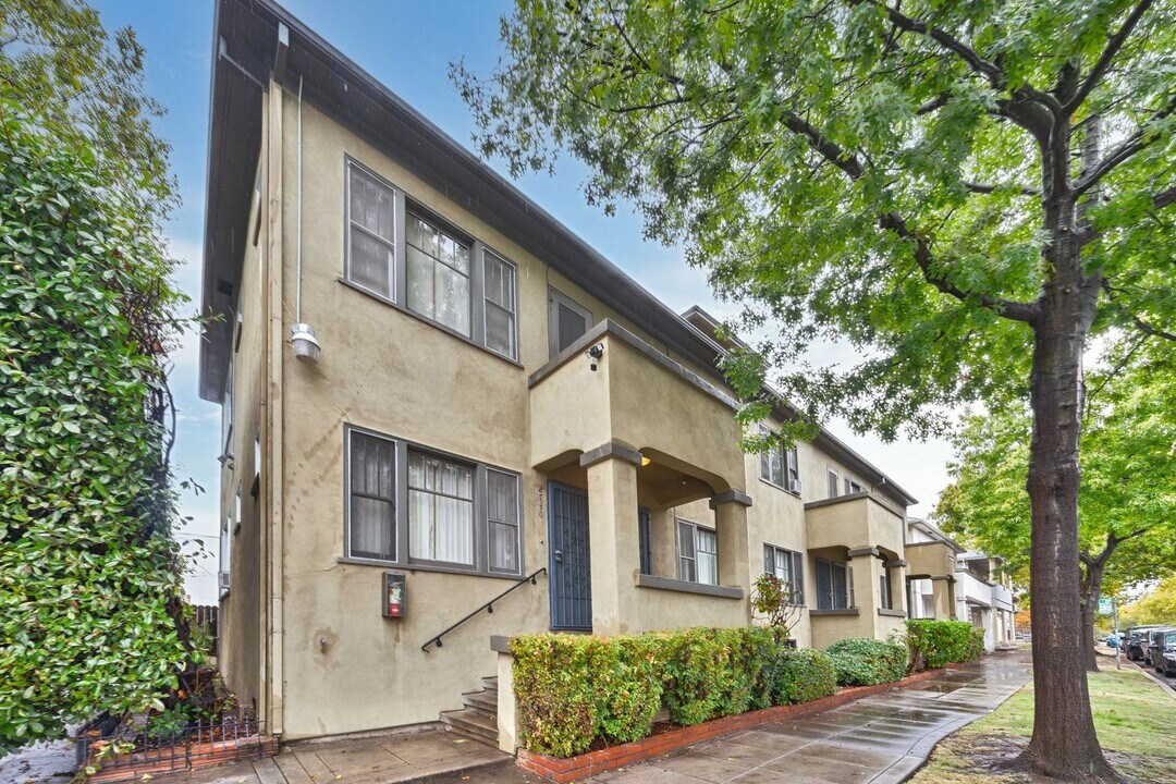 2730 T St in Sacramento, CA - Building Photo