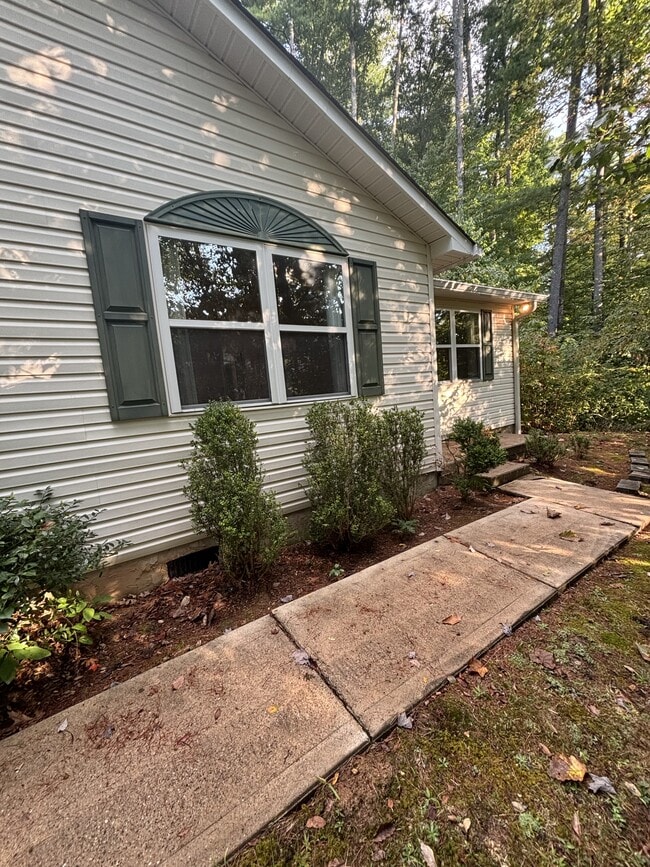 198 Valley St in Mars Hill, NC - Building Photo - Building Photo