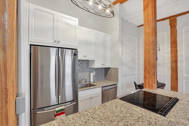 222 Williams St E in Glastonbury, CT - Building Photo - Building Photo