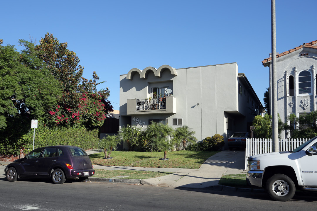 4947 Maplewood Ave in Los Angeles, CA - Building Photo