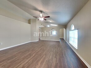 1014 Brenton Leaf Dr in Ruskin, FL - Foto de edificio - Building Photo