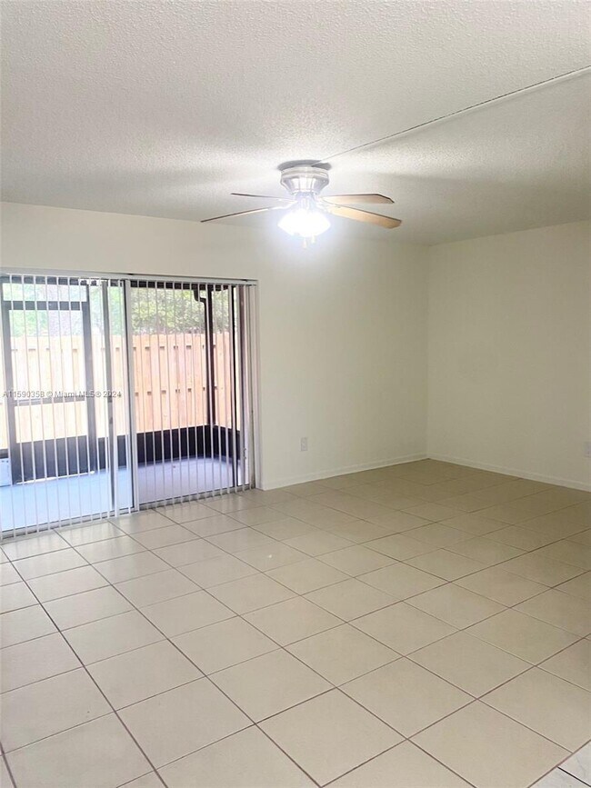 5019 SW 123rd Ter in Cooper City, FL - Foto de edificio - Building Photo