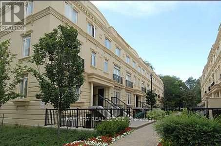 88-88 Carr St
