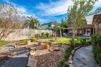 603 Chedworth Dr in Houston, TX - Foto de edificio - Building Photo