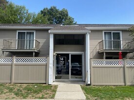 14 Village Green Ln in Natick, MA - Building Photo