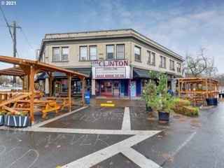 2530 SE 26th Ave, Unit 404 in Portland, OR - Foto de edificio - Building Photo