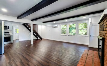 480 Valley Rd in Crestline, CA - Foto de edificio - Building Photo
